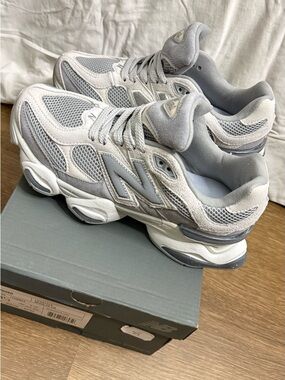 New Balance 9060 Sneakers Shoes Size Women’s - 8 Men’s 6.5